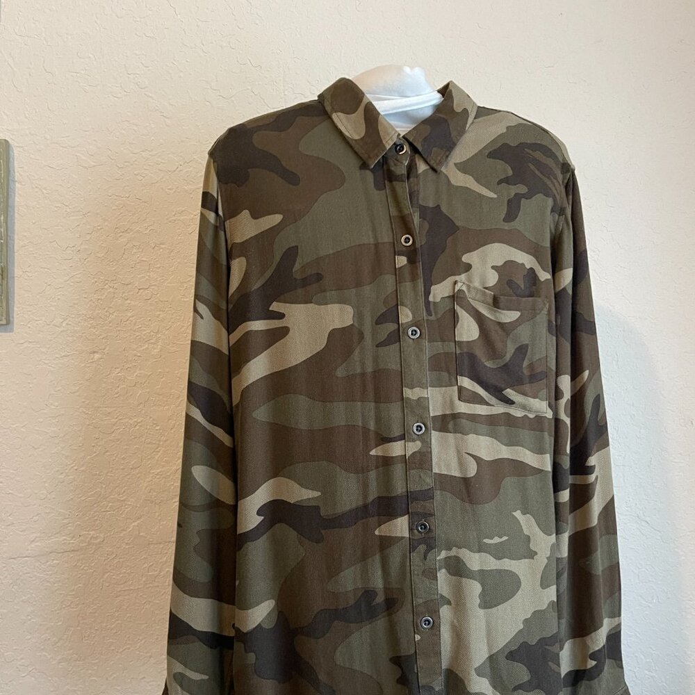 Rails Hunter Forest Camo Camouflage Long Sleeve Button Up Shirt Women's Small